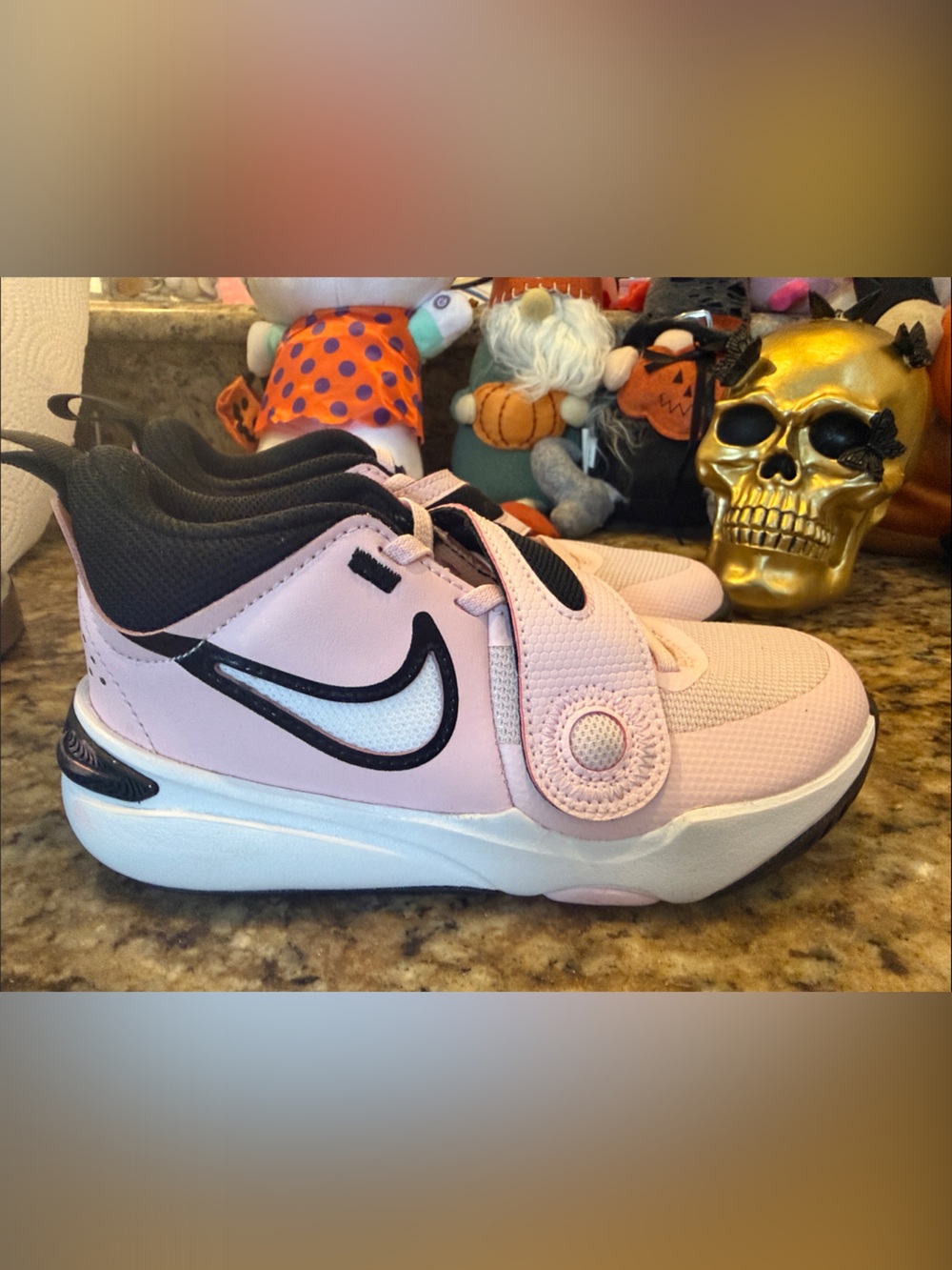 Nike Girls Size 1Y BRAND NEW Pink Sneakers slide-on no tie